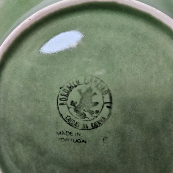 Vintage Bordello Pinheiro Green Leaf and Lattice Round, 8" Plate - Picture 4 of 5